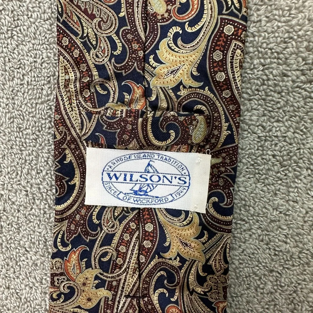 Wilsons of Wickford Mens Silk Tie Navy Blue Gold Paisley Hand Sewn RN 88048